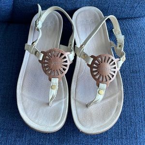 Ugg, Ayden II Thong Sandals. Nude/Tan color.